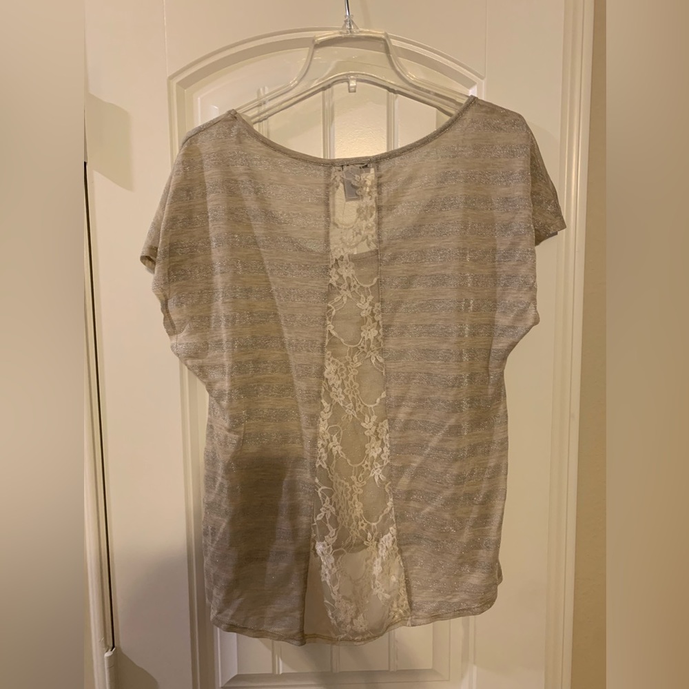 Bar III Women’s Gold Sheer Striped Cap Sleeve Hi-Low Top w/Lace l Large l NWT - Picture 3 of 6